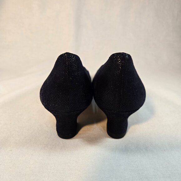 SALVATORE FERRAGAMO Quite Luxury Navy Leather Heels Pumps Size 8 4A LIKE NEW! - Picture 5 of 16